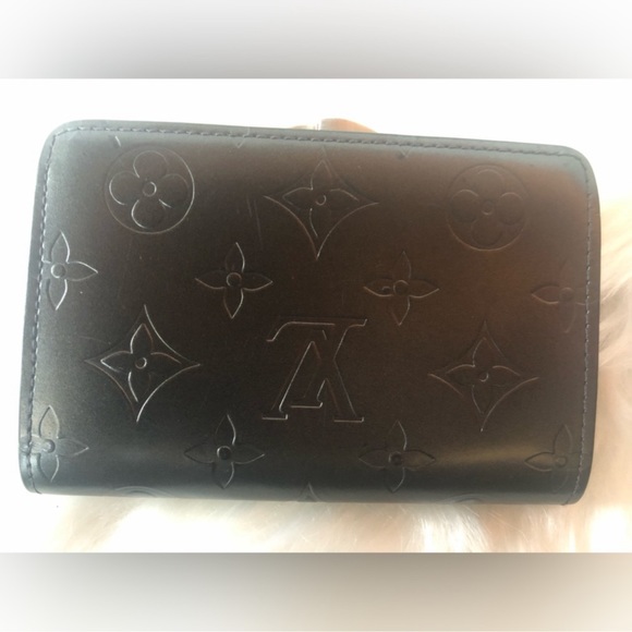 Authentic Louis Vuitton Monogram Mat Kisslock Wallet - Picture 3 of 15